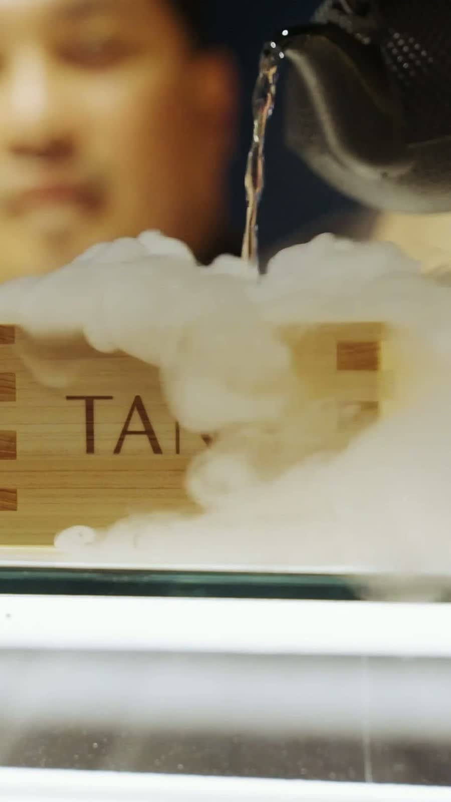 Tang, Atmosphere